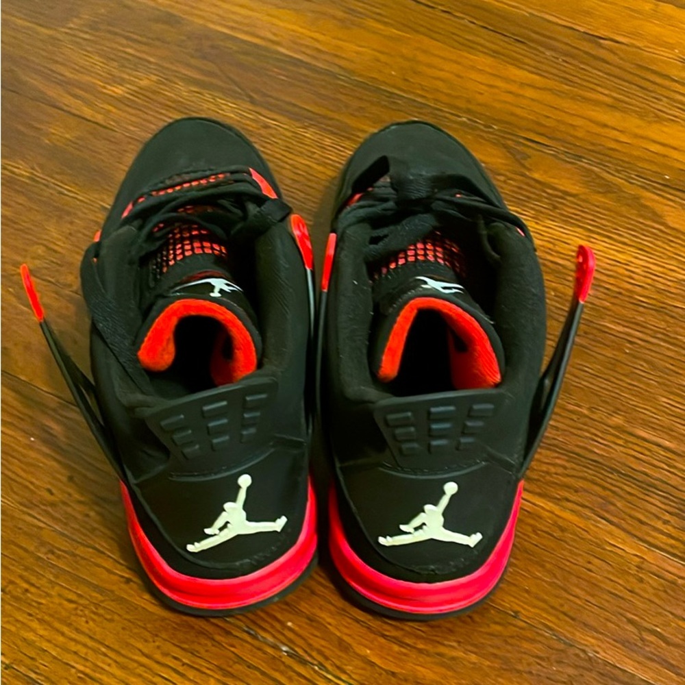 Jordan 4s red thunder